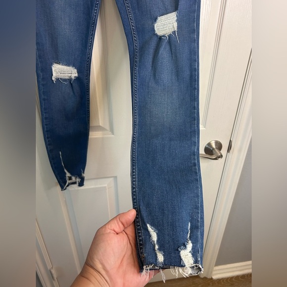 💙”Free People” NWT Blue Skinny Distressed Jeans 👖 - Picture 4 of 14